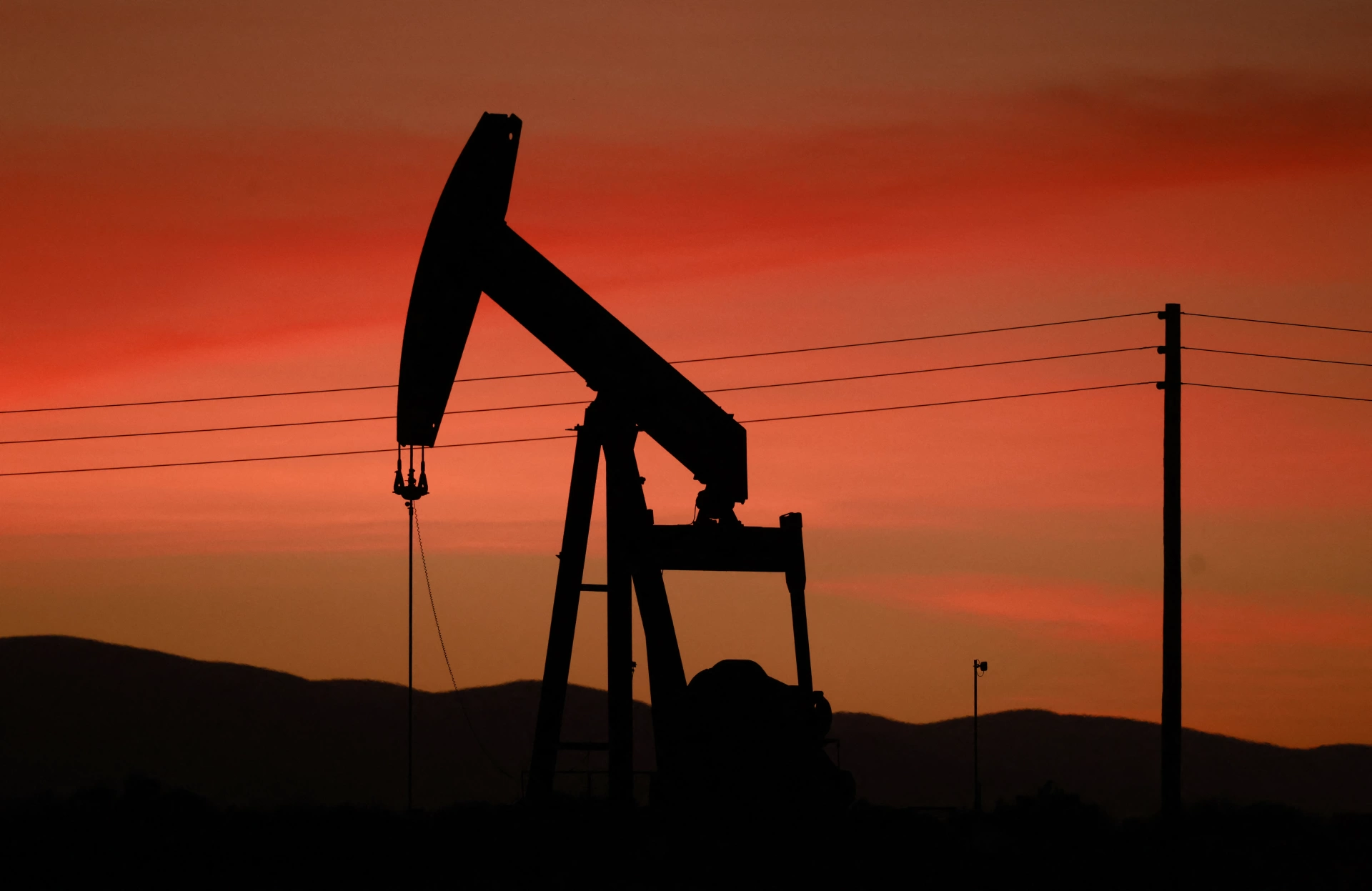 Petrol fiyatlarında sert tırmanış: Brent mayıstan bu yana ilk