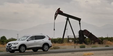 Piyasalarda savaş sarsıntısı: Petrol uçtu, altın geriledi!