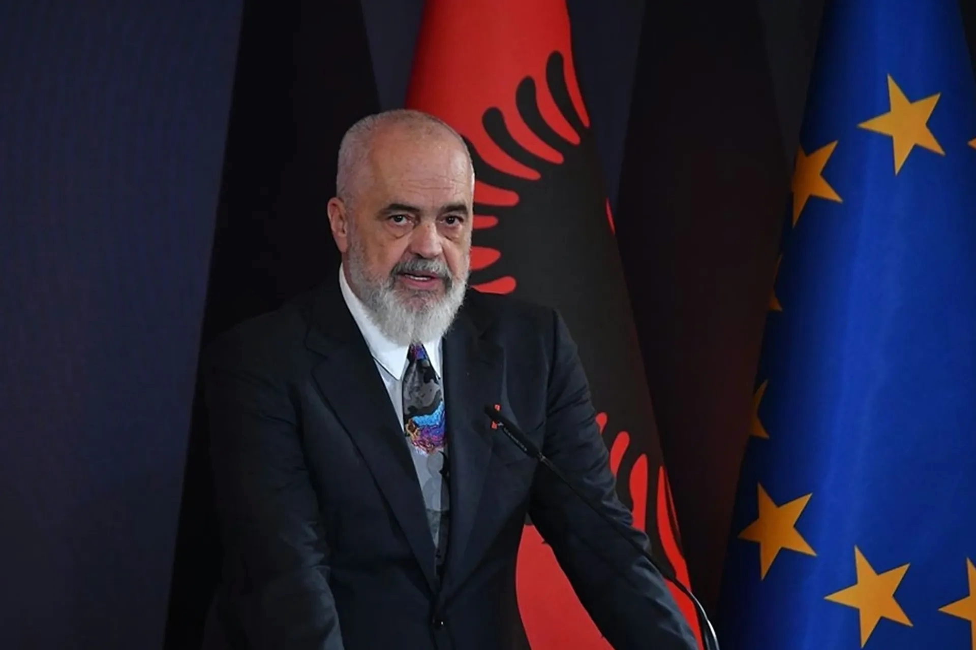Ressamlıktan başbakanlığa: Edi Rama kimdir, neler yaptı?