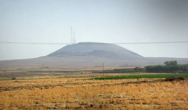 Suriye'deki volkanik dağda gizemli duman: Deprem mi tetikledi?