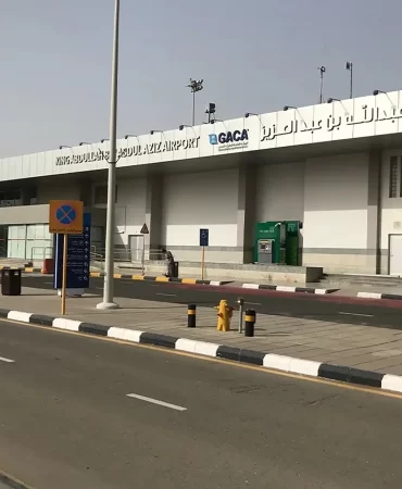 Suudi Arabistan'da iki havalimanına saldırı: Yaralılar var
