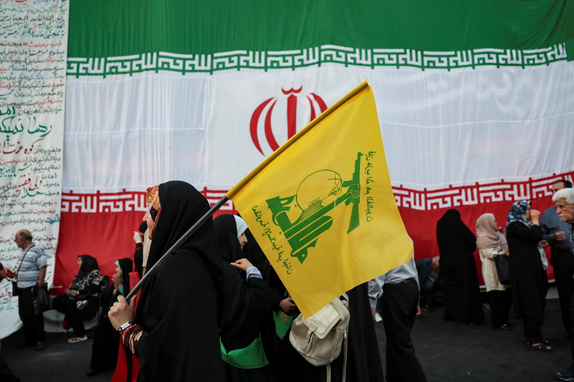 Yaptırımlara rağmen gizli sevkiyat: İran'dan Hizbullah'a 200 milyon dolar