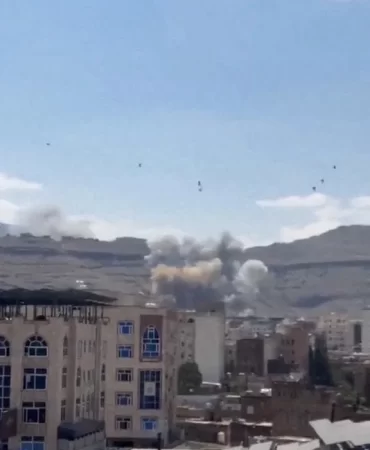 Yemen'de hükümet güçlerinden Sana ve Saada'ya yoğun hava harekatı